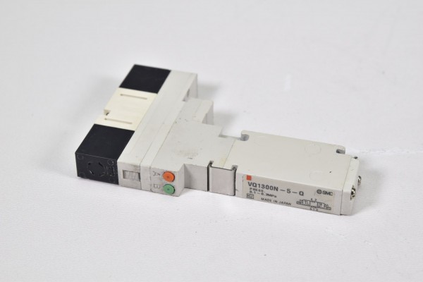 SMC VQ1300N-5-Q, 5/3-Wege-Elekromagnetventil Flanschversion