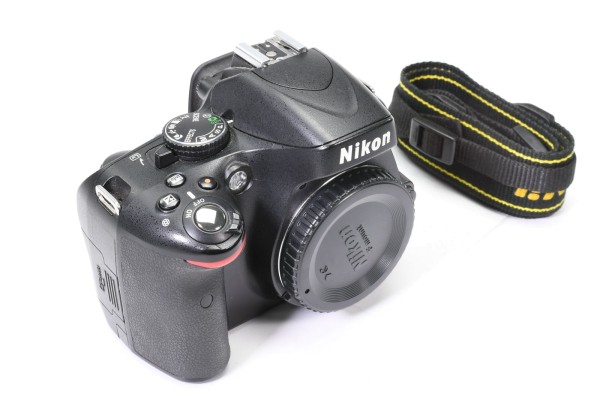 NIKON D5100, Kamera ohne Akku - DEFEKT