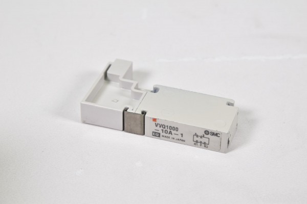SMC VVQ1000-10A-1, Blindplatteneinheit für VQ(C)1000 Flanschversion